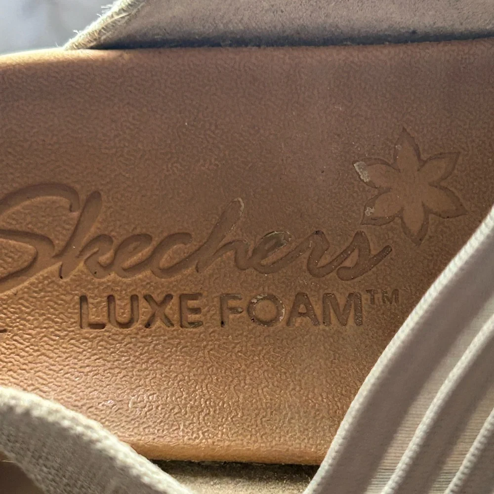 Skechers Taupe Greige Color‎ Wedge Sandals with Elastic Straps Comfy Size 8